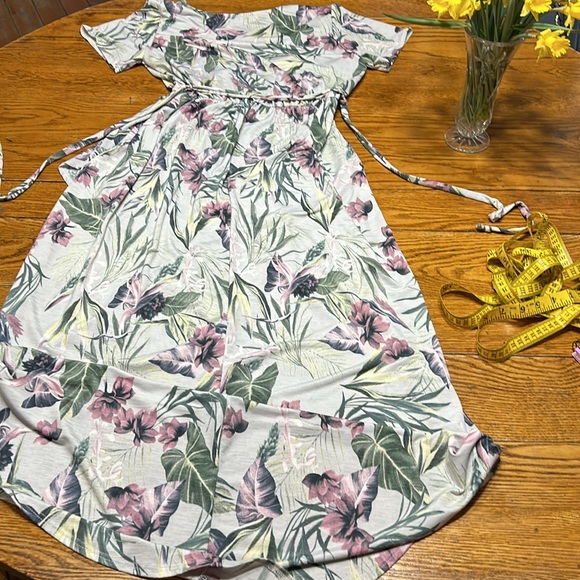 Kiki Larue dress. Marnie Floral print wrap style.Size Small. Excellent condition - Picture 9 of 9